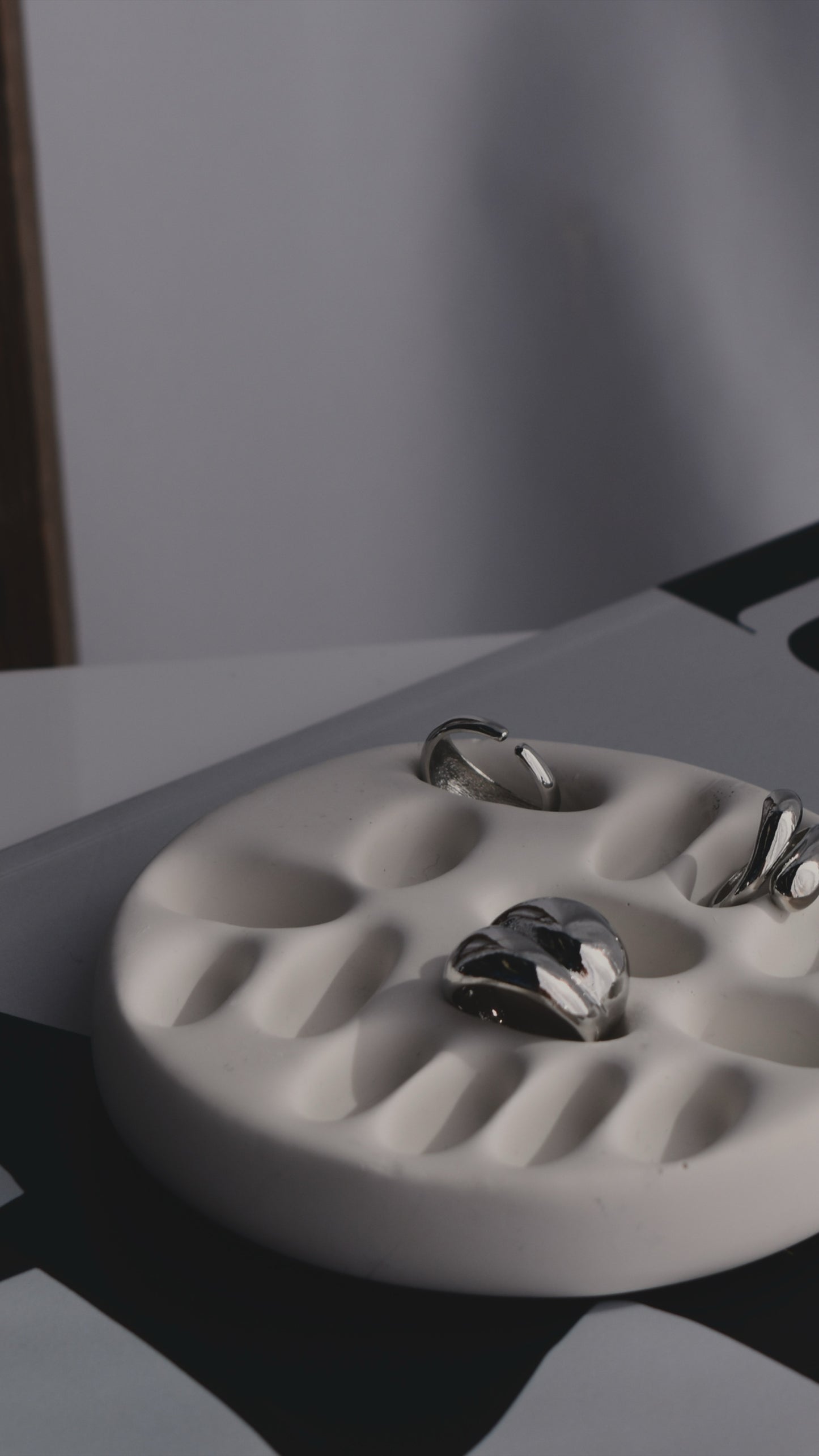 THE LEXI RING HOLDER