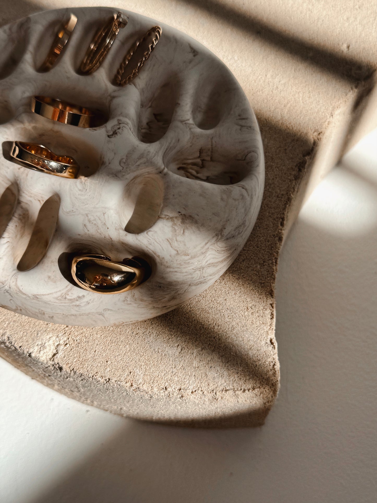 THE LEXI RING HOLDER - MARBLE