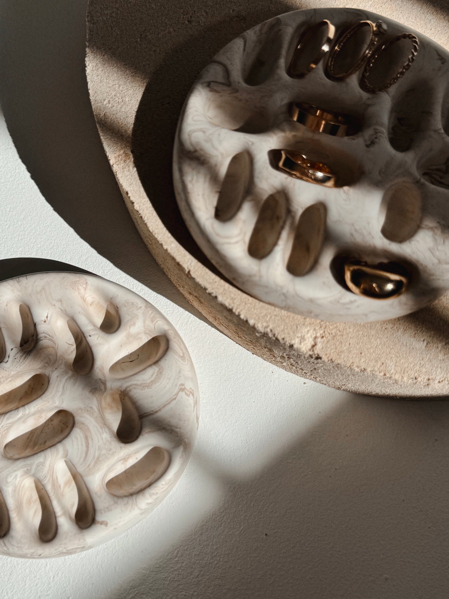 THE LEXI RING HOLDER - MARBLE
