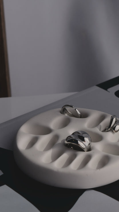 THE LEXI RING HOLDER